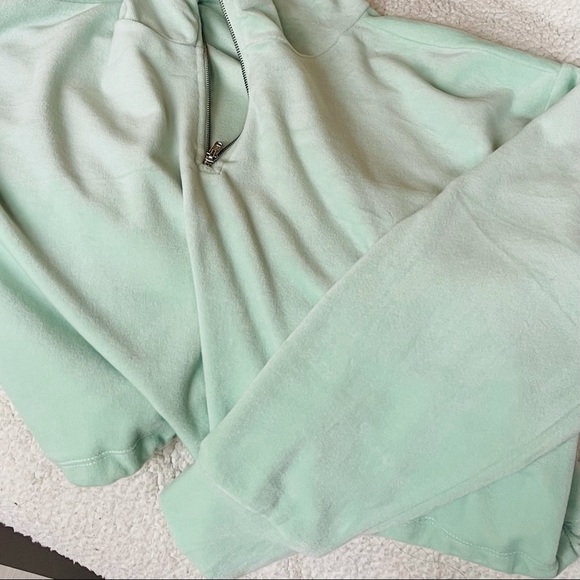 NWOT Forever21 cropped velvet half-zip hoodie - Picture 3 of 7